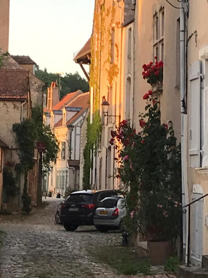 Voyage… Villa Noyers-sur-Serein Exterior foto